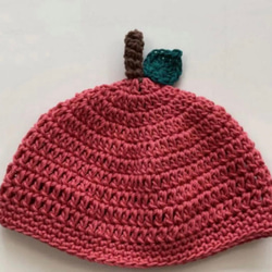 手編み　赤ちゃんの帽子 年中使える綿100 りんご 1枚目の画像