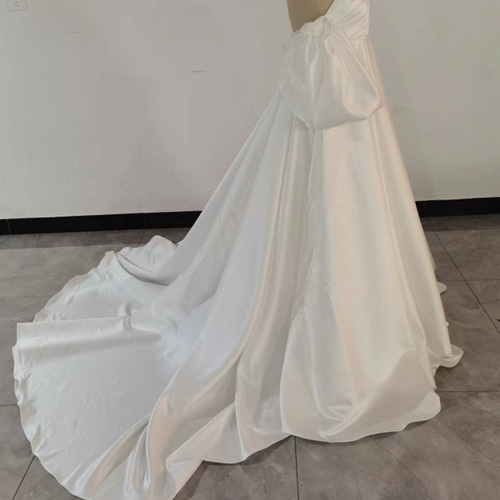 即納！ホワイト ドレス 高級イタリアサテン エンパイアライン  