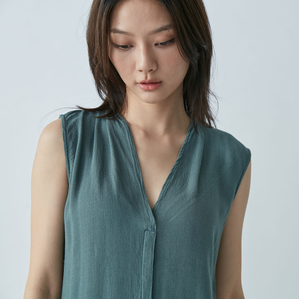 V領背心 - 藻綠V-neck draped sleeveless blouse - Green 第3張的照片