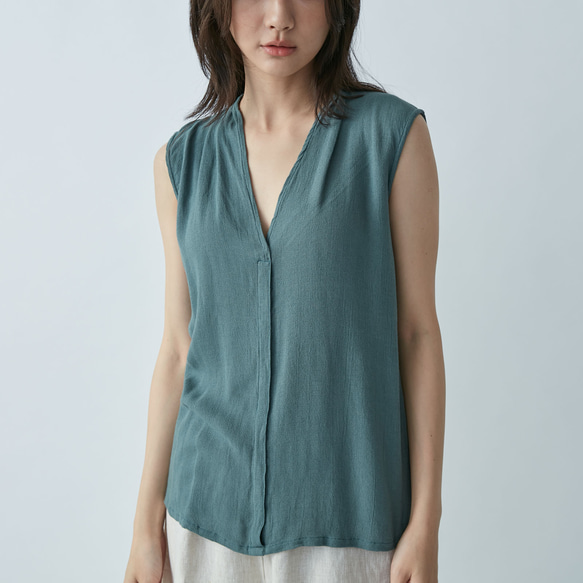 V領背心 - 藻綠V-neck draped sleeveless blouse - Green 第2張的照片