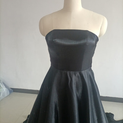 優雅婚紗黑色黑色禮服時尚露背款式裸上衣 第2張的照片