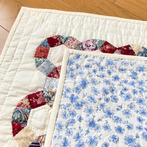 メリーゴーラウンドのパッチワークタペストリー パッチワークキルト