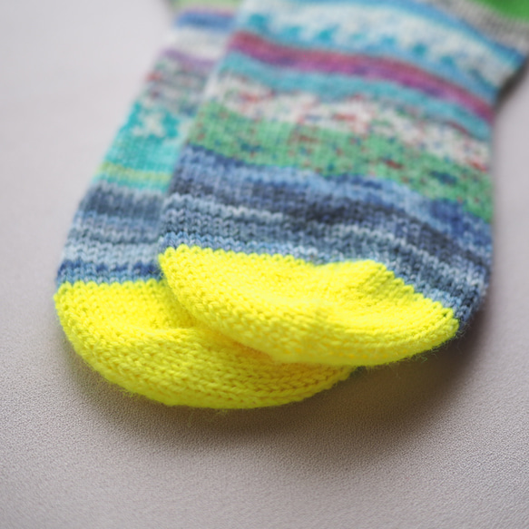 手編みの靴下（Opalソックヤーン使用・scrappysocks） 4枚目の画像