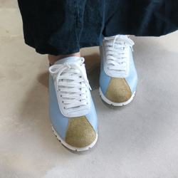 【麂皮混搭！ ] 經典設計與高品質真皮！ EMA 運動鞋/淺薩克斯風 x 卡其色 第7張的照片
