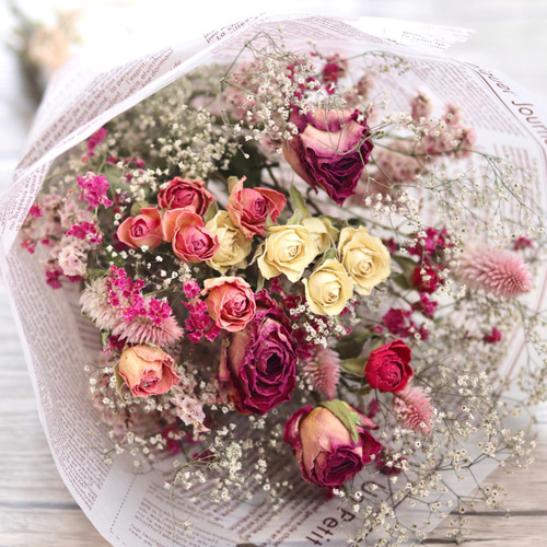 ミニバラとミニかすみ草の花束・ブーケ☆ドライフラワー スワッグ