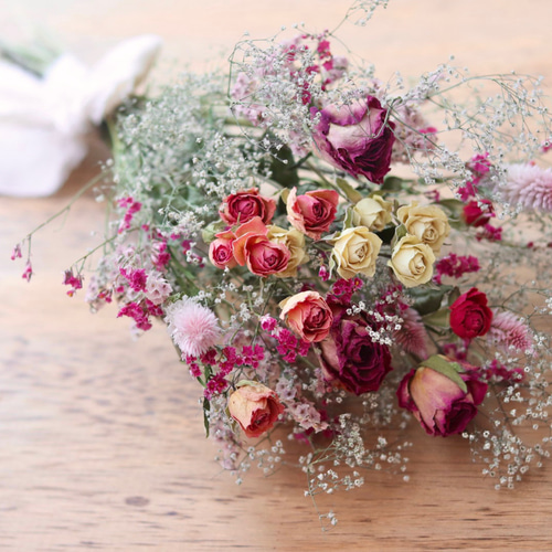 ミニバラとミニかすみ草の花束・ブーケ☆ドライフラワー スワッグ