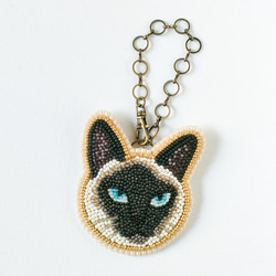 ビーズ刺繍◆猫のバッグチャーム＊シャム 1枚目の画像