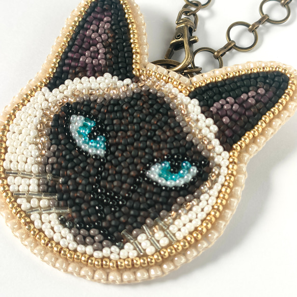 ビーズ刺繍◆猫のバッグチャーム＊シャム 5枚目の画像