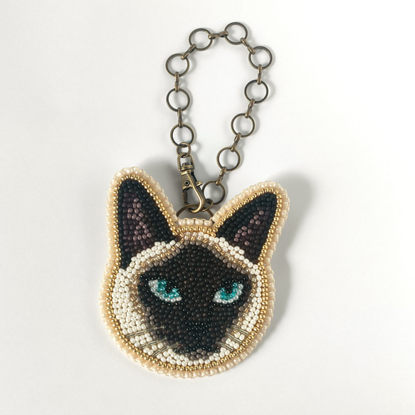 ビーズ刺繍◆猫のバッグチャーム＊シャム 3枚目の画像