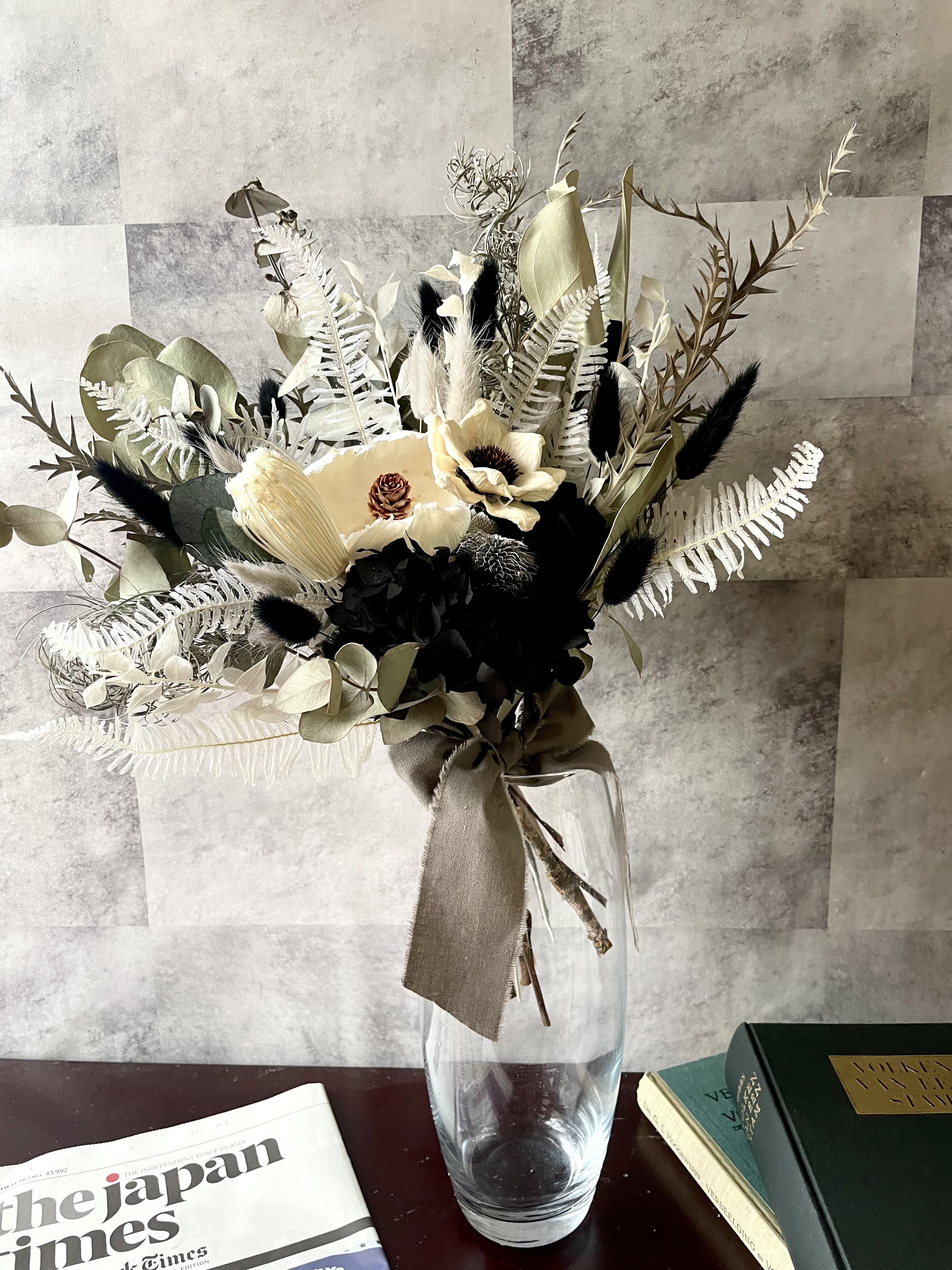 ドライフラワー シックでモダンなモノトーンのコロンとしたブーケ ウエディングフォト 前撮り ウエルカムスペース 6,375円
