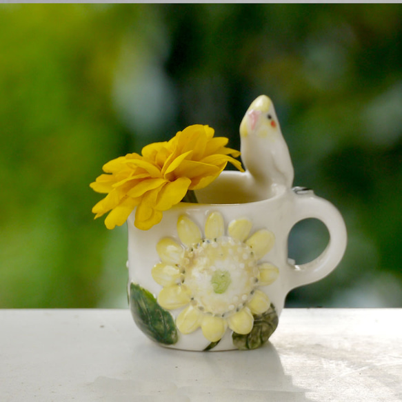小鳥とお花のミニピッチャー「ひまわりオカメインコ」（陶器） 10枚目の画像