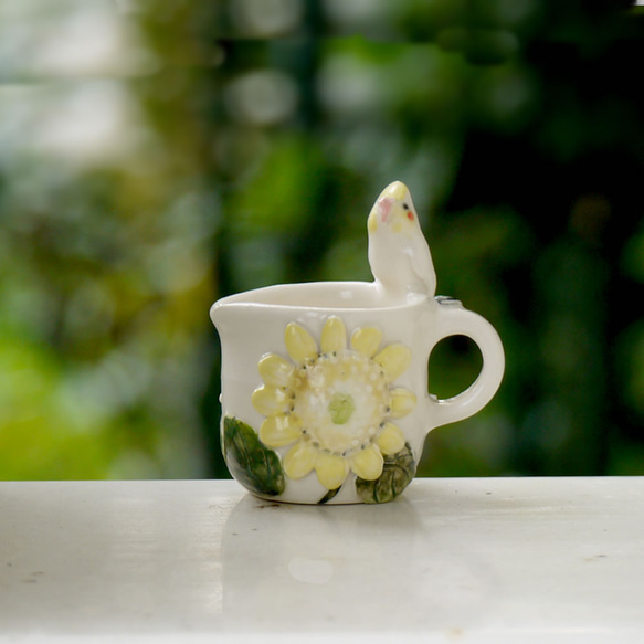 小鳥とお花のミニピッチャー「ひまわりオカメインコ」（陶器） 11枚目の画像