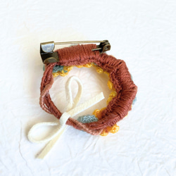 送料無料ミニひまわりリースのお得なセット　プレゼントにも◎ ブローチ ピアス / イヤリング　刺繍糸で編んだふんわりお花 15枚目の画像