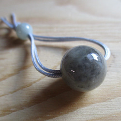 鑑別済み 無処理珠：天然色の珍しい黒ラベンダーミャンマー翡翠のお紐仕立てネックレス 8枚目の画像