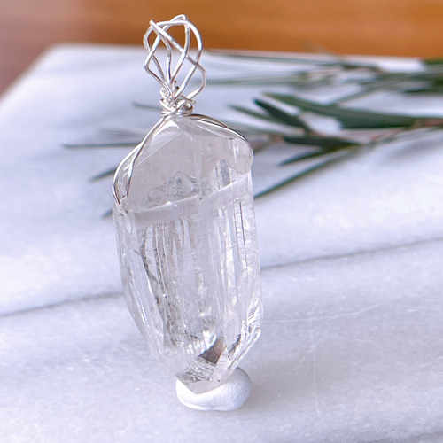 ガネーシュヒマール産ヒマラヤ水晶ポイントペンダントトップ