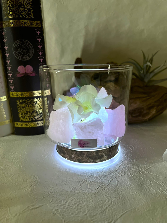 やさしく光る天然石のアロマディフューザー【白紫陽花 】 1枚目の画像