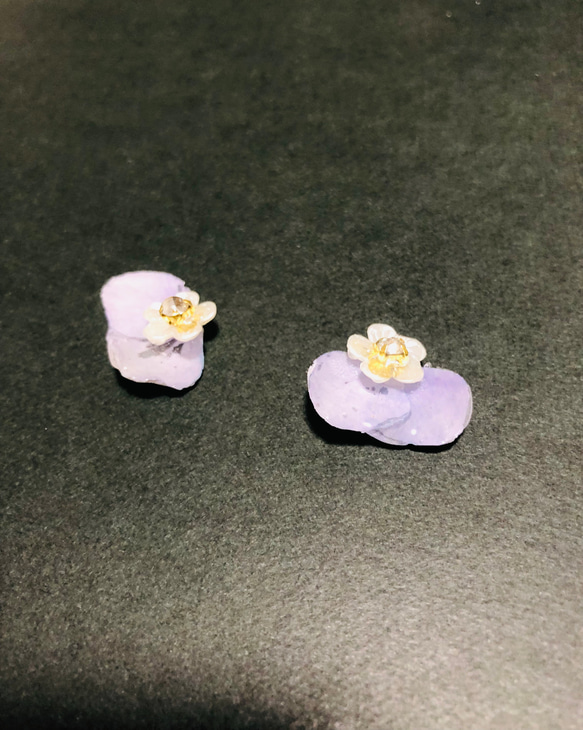 紫陽花の花飾り　ピアス・イヤリング 2枚目の画像