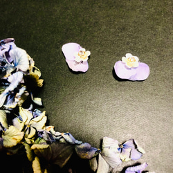紫陽花の花飾り　ピアス・イヤリング 1枚目の画像