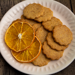 国産ネーブルオレンジとセイロンシナモンがスッキリ香るスペキュロス｜伝統菓子 2枚目の画像