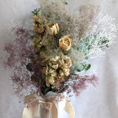 アンティークなドライフラワーがお好きな方へ エクリュな薔薇や紫陽花