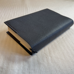 ハンドメイド手縫『濃紺の革の文庫カバー：ハヤカワ文庫対応』 1枚目の画像