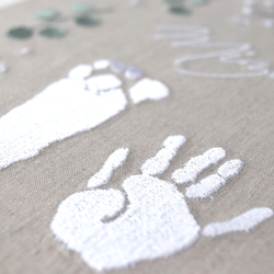 赤ちゃんの手形足形 刺繍メモリアルパネル 《ボタニカル》A4 出産祝い お食い初め ファブリックパネル 命名書 13枚目の画像