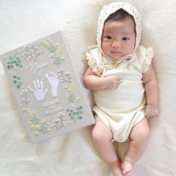 赤ちゃんの手形足形 刺繍メモリアルパネル 《ボタニカル》A4 出産祝い お食い初め ファブリックパネル 命名書 8枚目の画像