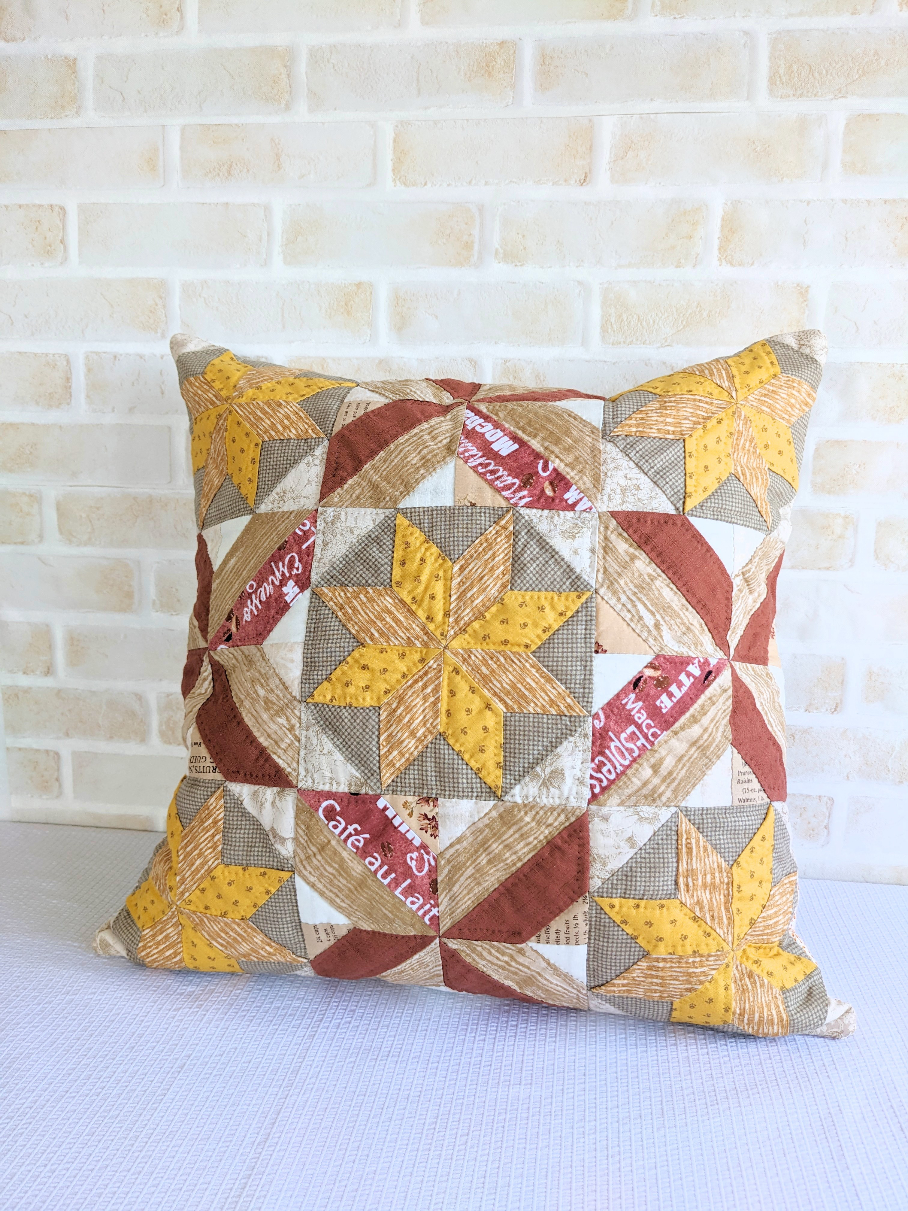 箱根の寄木細工に魅せられて：手縫いパッチワークキルトクッション