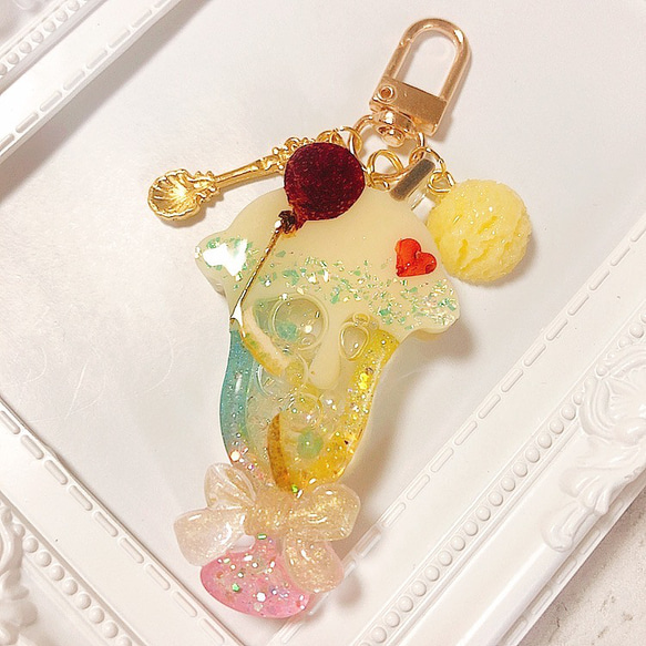 レジンキーホルダー シェイカー クリームソーダ パステルピンク