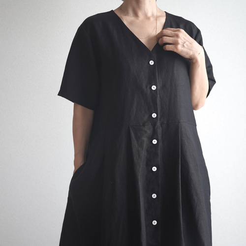 PLEATS PLEASE　前ボタン開き ワンピース 白い貝ボタンの前開きワンピース ブラック No.284 洋裝 Mauve