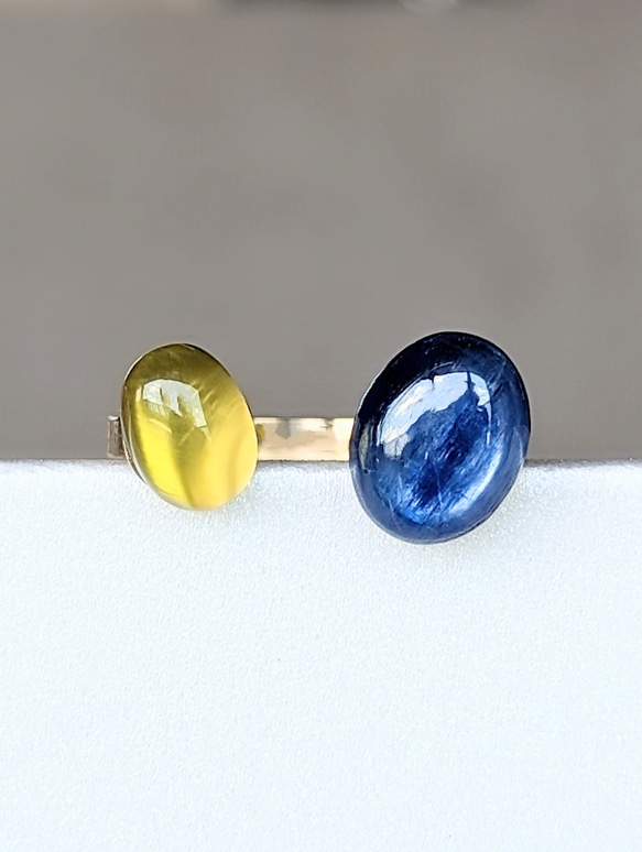 稀有天然石黃色葡萄石和藍色藍晶石民間戒指（銀色可用） 第1張的照片