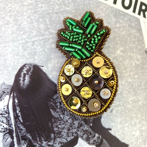 ビーズ刺繍ブローチ スパンコール 大人パイナップル イエロー ゴールド