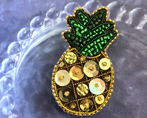 ビーズ刺繍ブローチ スパンコール 大人パイナップル イエロー ゴールド