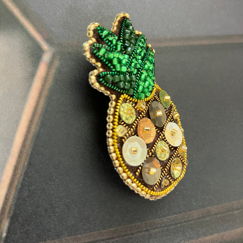 ビーズ刺繍ブローチ スパンコール 大人パイナップル イエロー ゴールド