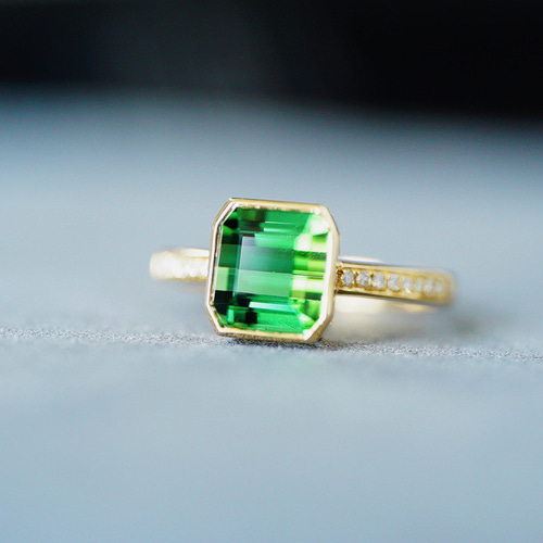 「優雅」K18 天然グリーントルマリン　天然ダイヤモンド　上品　幸運 癒しのパワー」K18 天然グリーントルマリン 天然ダイヤモンド