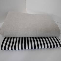 リネンの選べるイニシャル刺繍のポーチ　１２㎝　１４㎝　スモーキーピンク白糸刺繍 7枚目の画像