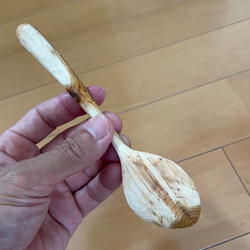 天然の桜の丸太から作ったカレースプーン 5枚目の画像