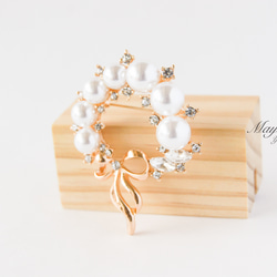 『リボンとパールのサークルのブローチ』ゴールド 3枚目の画像