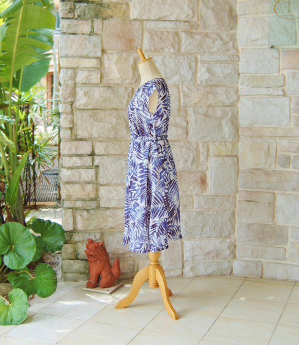 爽快 ブルー！　青×白　リゾート ドレス ワンピース　ボタニカルシルエット 11枚目の画像
