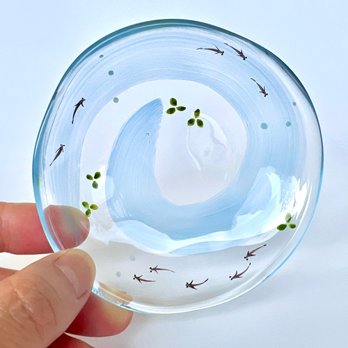 ガラスの9センチ豆皿 かわいいメダカ柄 薬味皿・豆皿 見谷若葉 通販