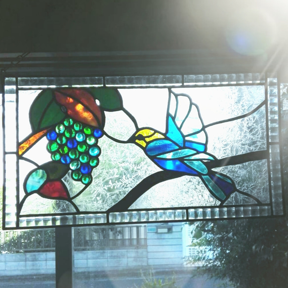 ミノル様オーダー品専用　ステンドグラス　青い鳥とぶどうのパネル(壁埋め込み加工付) 1枚目の画像