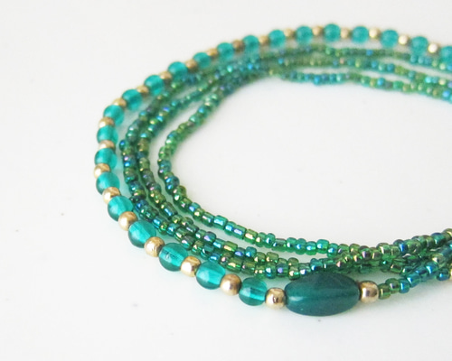 エメラルドのビーズネックレス 60460d11cf0fd99b3b137aceb4c99d