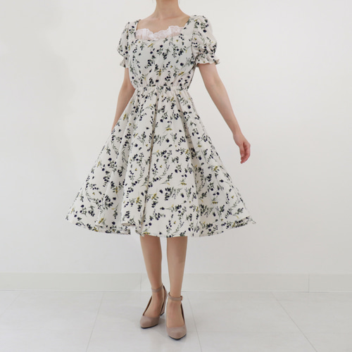 祝開店！大放出セール開催中 パフスリーブワンピース 花柄白 通販 motion Swaying ワンピース ワンピース