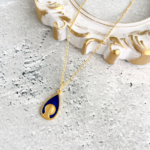横顔マリア しずく形（金×青）メダイネックレス・サージカル