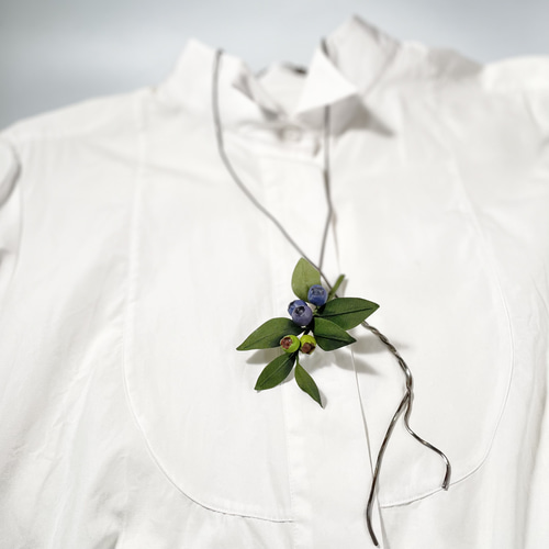 布花ちょっとリアルなブルーベリーのコサージュ ブローチ 布花工房 