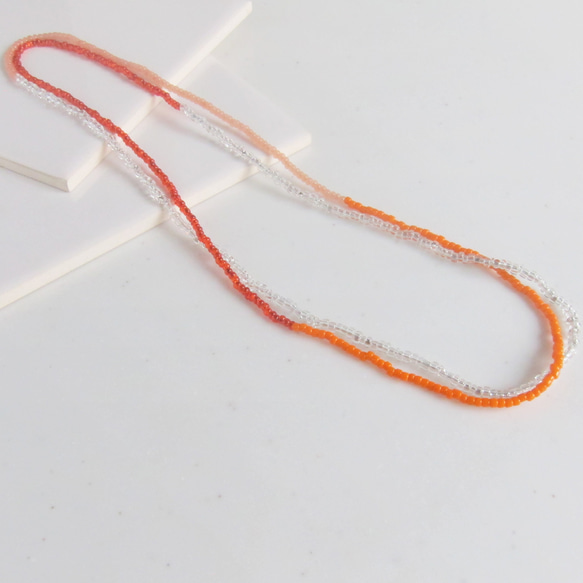 オレンジ Color scheme necklace 金属アレルギー対応 かぶるタイプ ガラスビーズ ロングネックレス 5枚目の画像