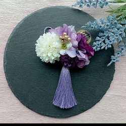 白とラベンダーと紫のピンポンマムと紫陽花にラベンダーのタッセルの髪飾り　ヘアクリップ 11枚目の画像