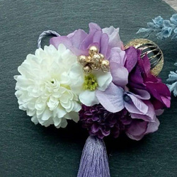 白とラベンダーと紫のピンポンマムと紫陽花にラベンダーのタッセルの髪飾り　ヘアクリップ 3枚目の画像