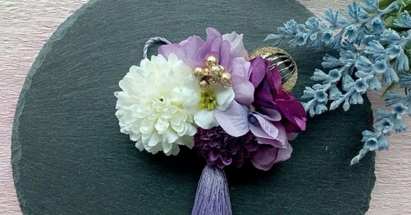 白とラベンダーと紫のピンポンマムと紫陽花にラベンダーのタッセルの髪飾り　ヘアクリップ 3枚目の画像