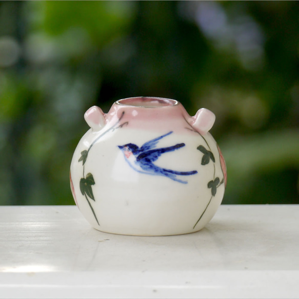 小罐“牽牛花燕子”（陶瓷花瓶） 第1張的照片